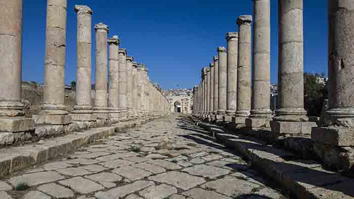 272 - Jordania - Jerash - Cardo Maximus o avenida de las columnas y Puerta Norte